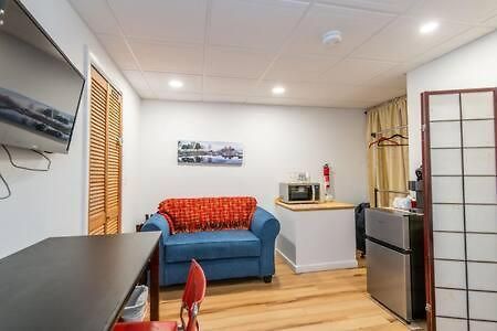 Cozy Private Apt Near Downtown バーリントン エクステリア 写真