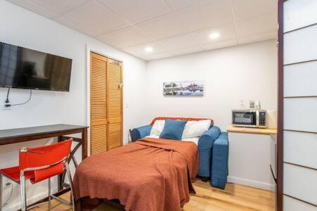 Cozy Private Apt Near Downtown バーリントン エクステリア 写真